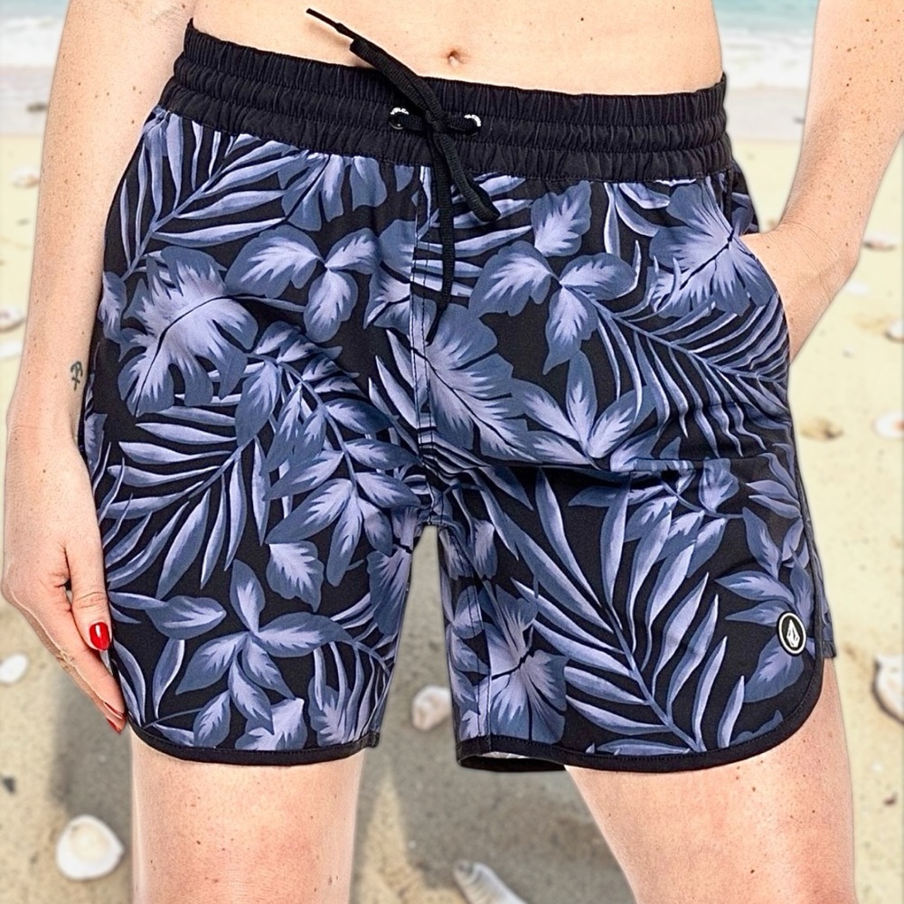 Volcom Paradise Womens Dreamer Floral Purple Boyfriend Shorts UPF 50+ sz M
